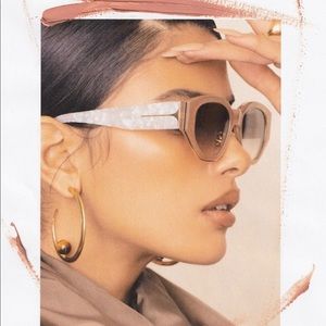 Dezi Charge It, naked pearl/ smoke faded